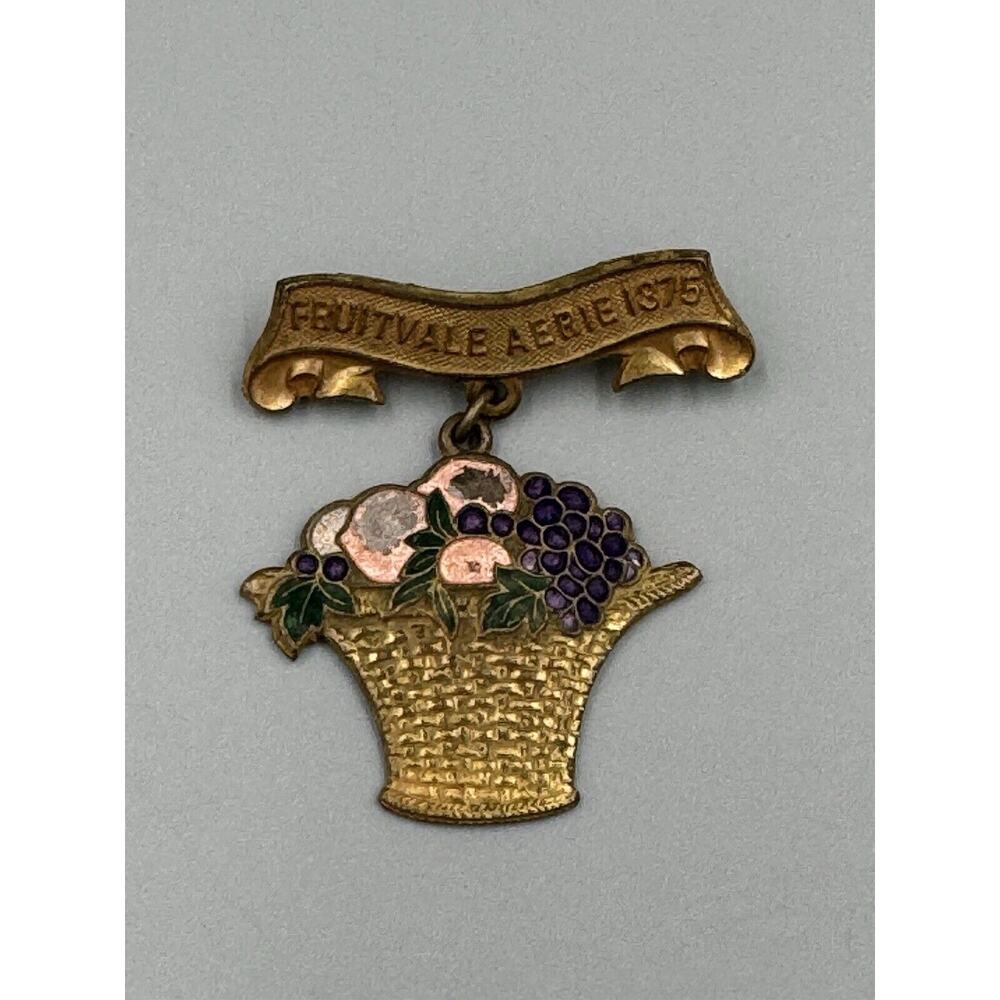 Vintage Gold Colored Fruit Basket Lapel Pin READ DESCRIPTION